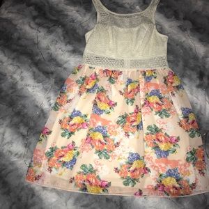 Floral dress. Size 7!!!!